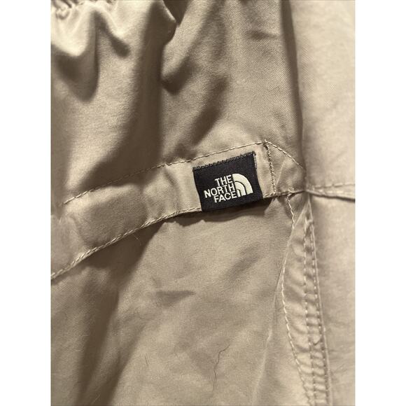 The North Face Beige 9” Inseam Belted Cargo Shorts Men’s Size S - Picture 2 of 6